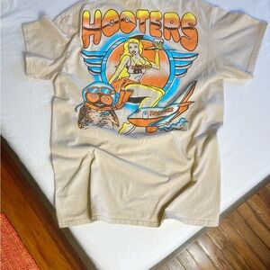 Hooters Beige and Orange Graphic Tee